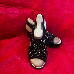 Bzees Sandles Size 8.5